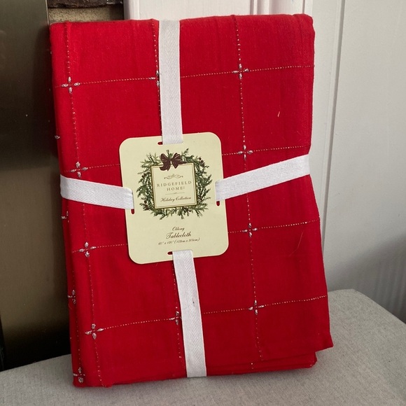 RIDGEFIELD HOME Other - NEW NWT 60X120" Ridgefield Home Holiday Collection Red Cotton Tablecloth Oblong